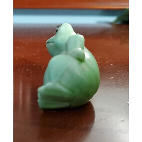 Miniature Bored GREEN FROG 1/2" x 1" Figurine - Picture 2 of 5